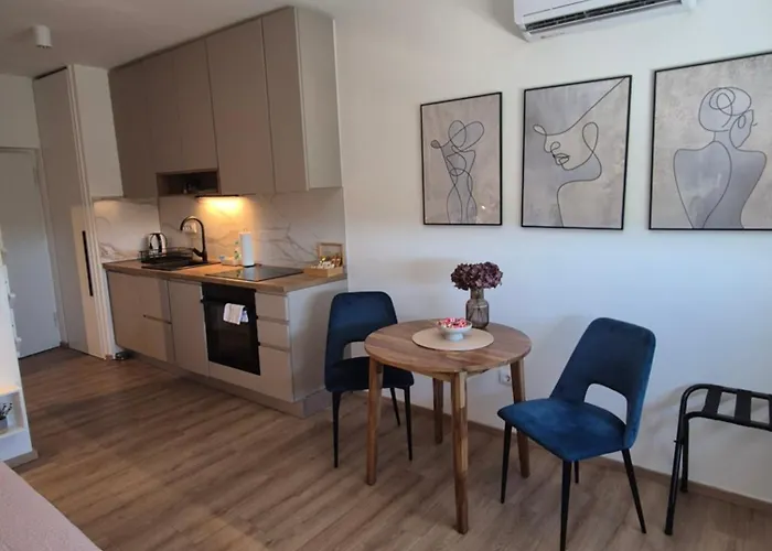 Hana 아파트 풀라